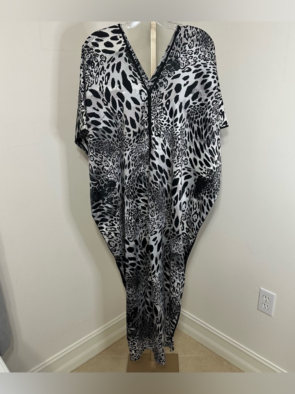 Natori Black and White Animal Print caftan